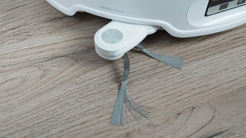 Roborock Qrevo CurvX: Ištraukiamas šoninis šepetys