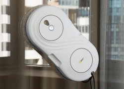 „Dadget U200“: įperkamas robotinis langų valytuvas su vandens purškikliu