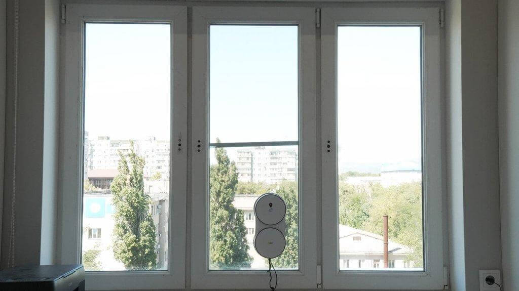 „Dadget U220“: siaurų langų plovimo mašina