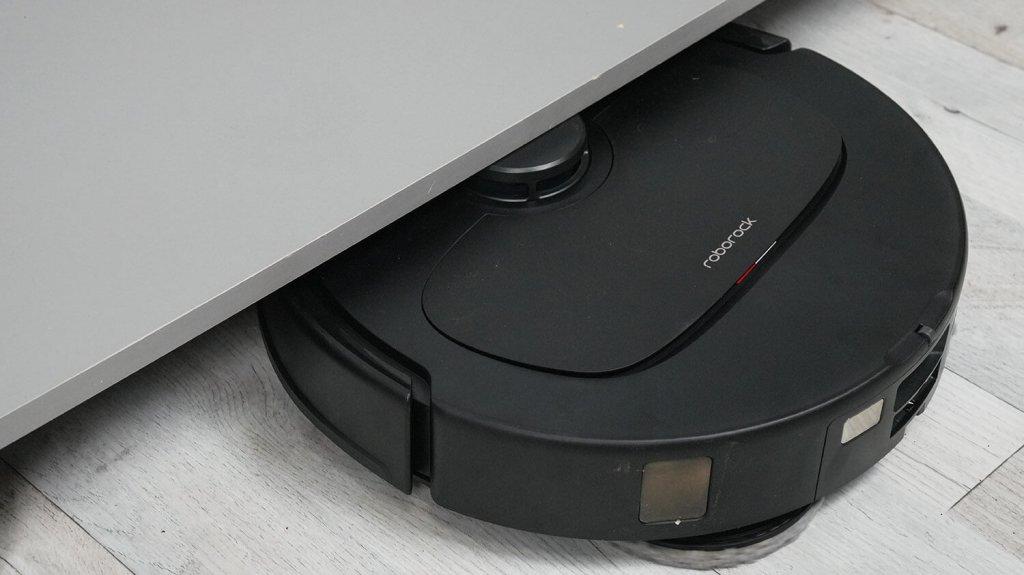 Roborock Qrevo L: Prasilenkimas po žemais baldais