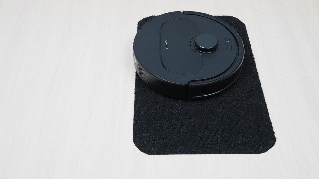 „Roborock Qrevo L“: važiavimas juodais paviršiais