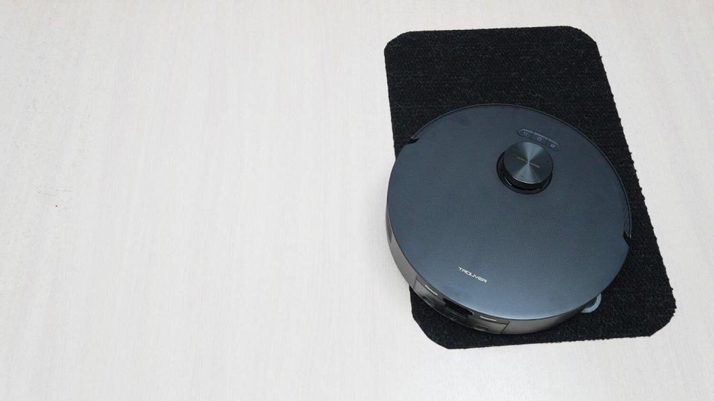 Trouver Z50 Ultra: važiavimas juodu paviršiumi