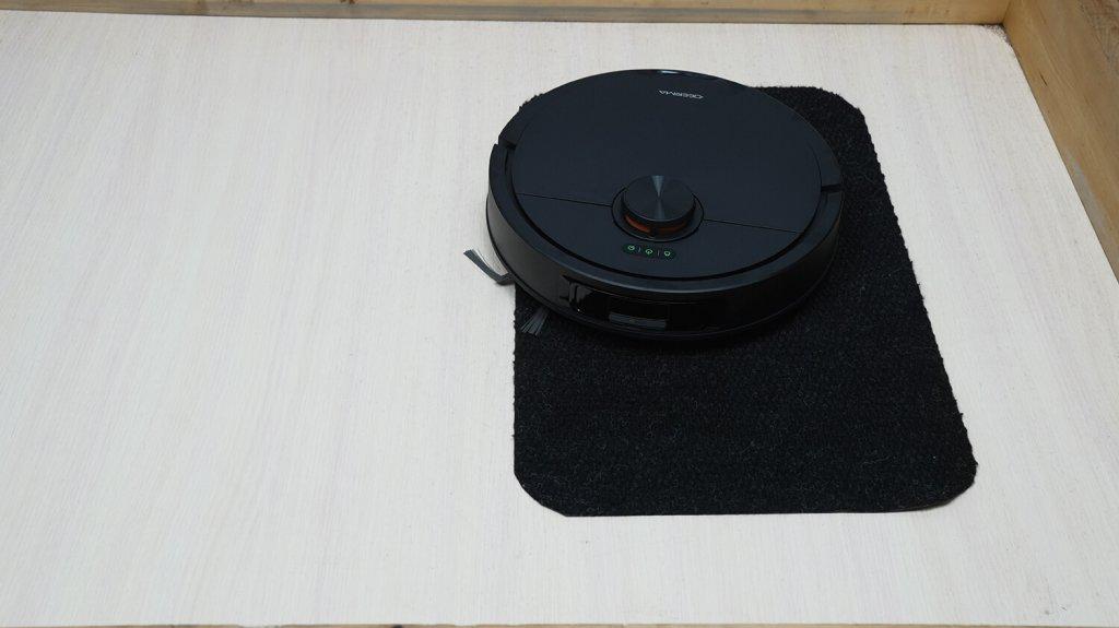 „Deerma DEM-X70“: važiavimas juodais paviršiais