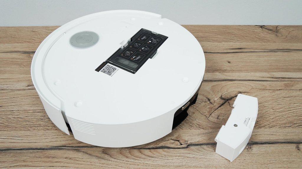 „Dreame Aqua 10 Ultra Roller Complete“: dulkių konteinerio ir nuotekų bako vietos