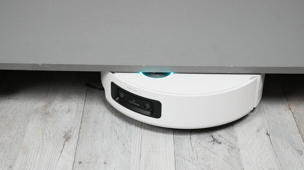 „Dreame Aqua 10 Ultra Roller Complete“: praėjimas po žemais baldais