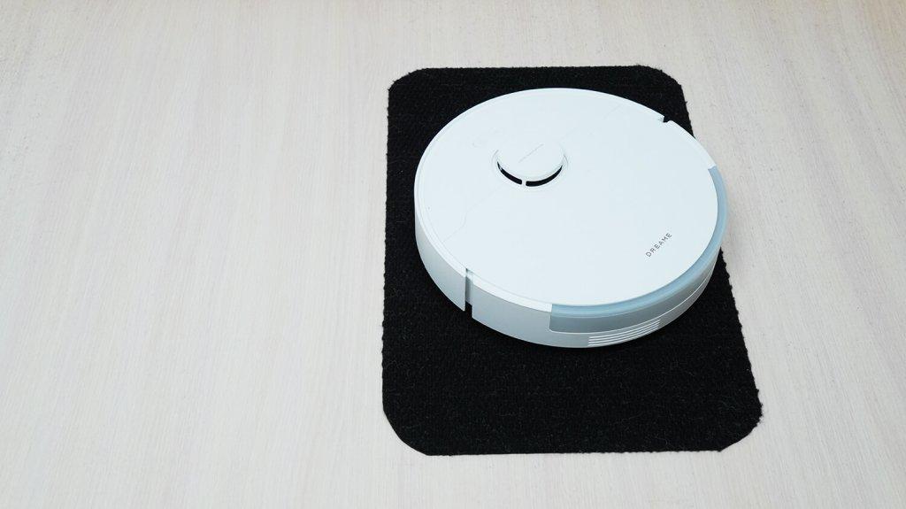 „Dreame D20 Pro“: važiavimas juodais paviršiais