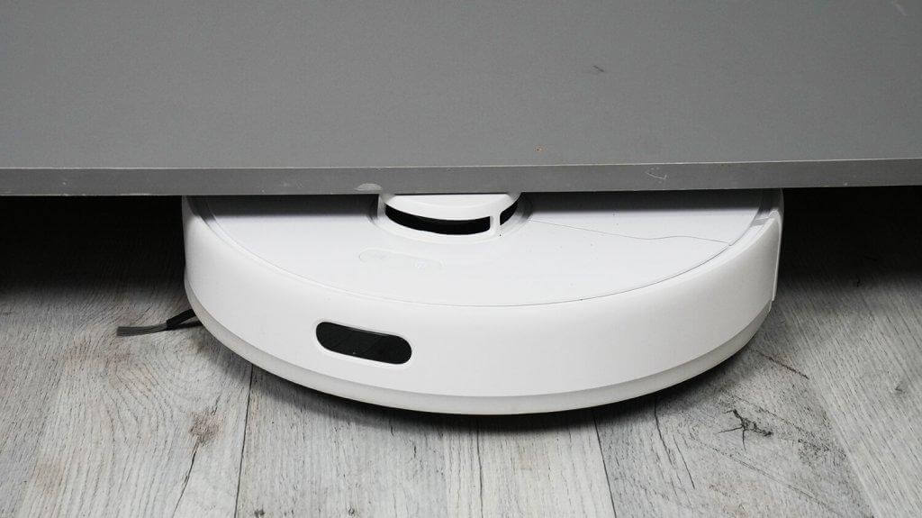 Dreame F10: Praėjimas po žemais baldais