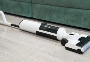 Neatsvor T50: 17000 Pa, 180° pakreipimo kampas, kempininis volelis dėmėms šalinti