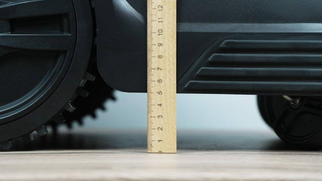 Robokos RM600i: Šoninis prošvaisa