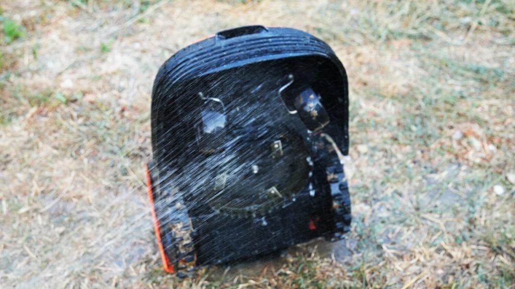 Robokos RM600i: Apatinis plovimas