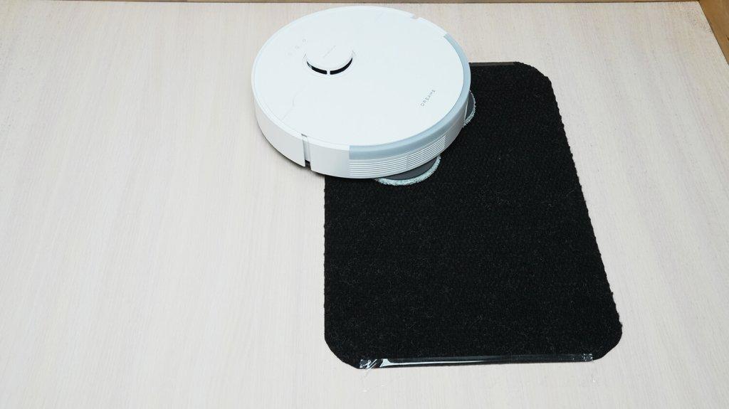 Dreame L40: važiavimas juodais paviršiais