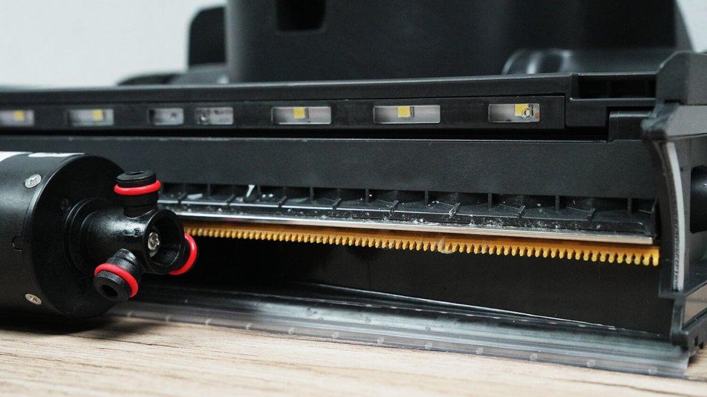 Roborock F25 Ultra: išvalymo šukos