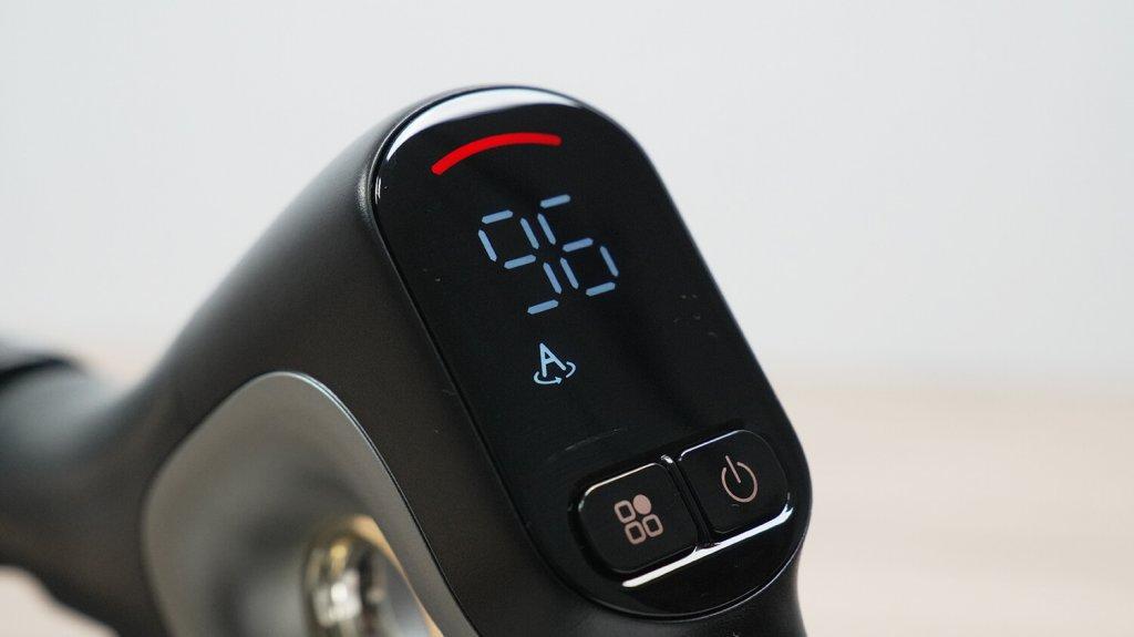 „Trouver M50 Ultra“: ekranas ir valdymo mygtukai