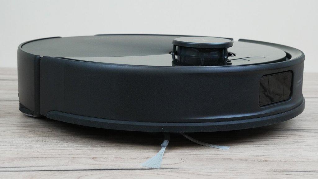 „Roborock Q8 Max Pro Plus“: vaizdas iš šono