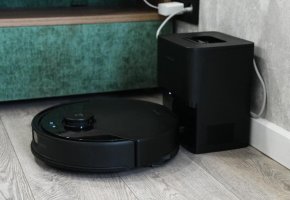 „Roborock Q8 Max Pro Plus“: 10 000 Pa, plaukų apsauga ant šepečių, savaiminis valymas stotyje