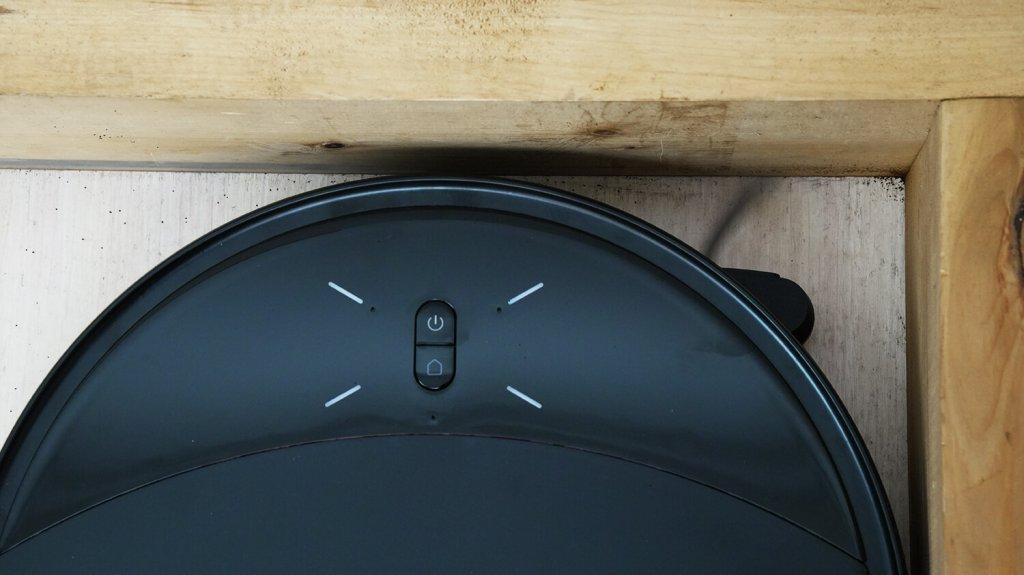 „Roborock Saros 10R“ (įmontuojama versija): šluoja kampus