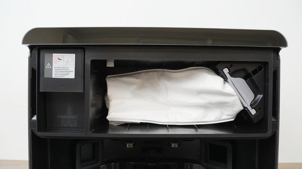 „Roborock Saros 10R“ (įmontuojama stoties versija): bakas plovikliui ir dulkių maišeliui